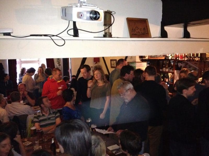 Cynulleidfa noson Iolo!